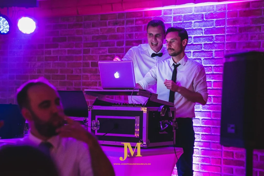 DJ Ralph auf einer Hochzeit mit dem Trauzeugen