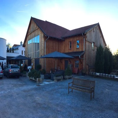 Zenger Dorfwirt in Neuhausen als Hochzeitslocation mit Holzstadl