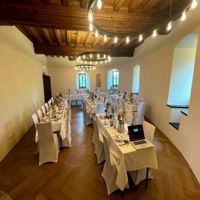 Burg Falkenstein als mittelalterliche Hochzeitslocation mit Rittersaal und Burghof